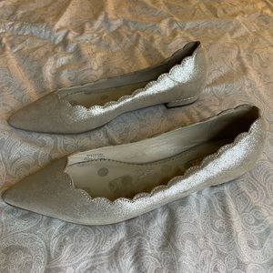 Boden gold scallop edge flats